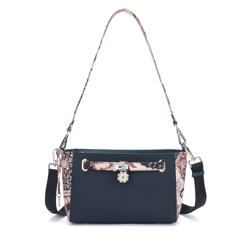 2216 - CLOSETFULLOFBAGS