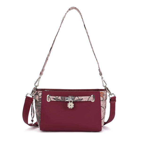 2216 - CLOSETFULLOFBAGS