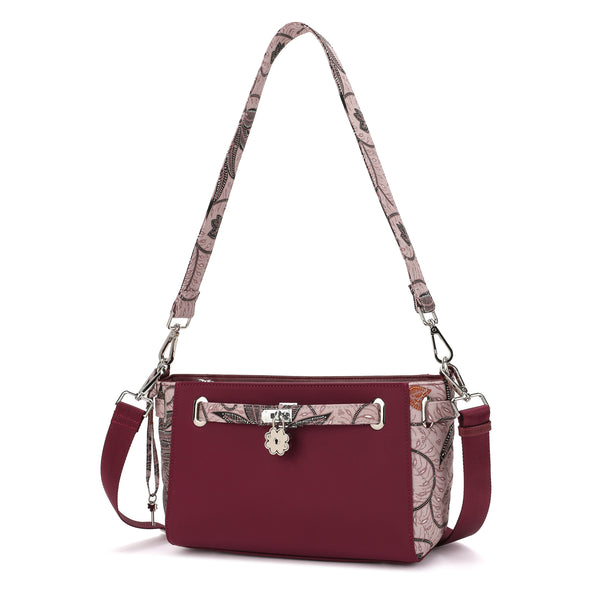 2216 - CLOSETFULLOFBAGS