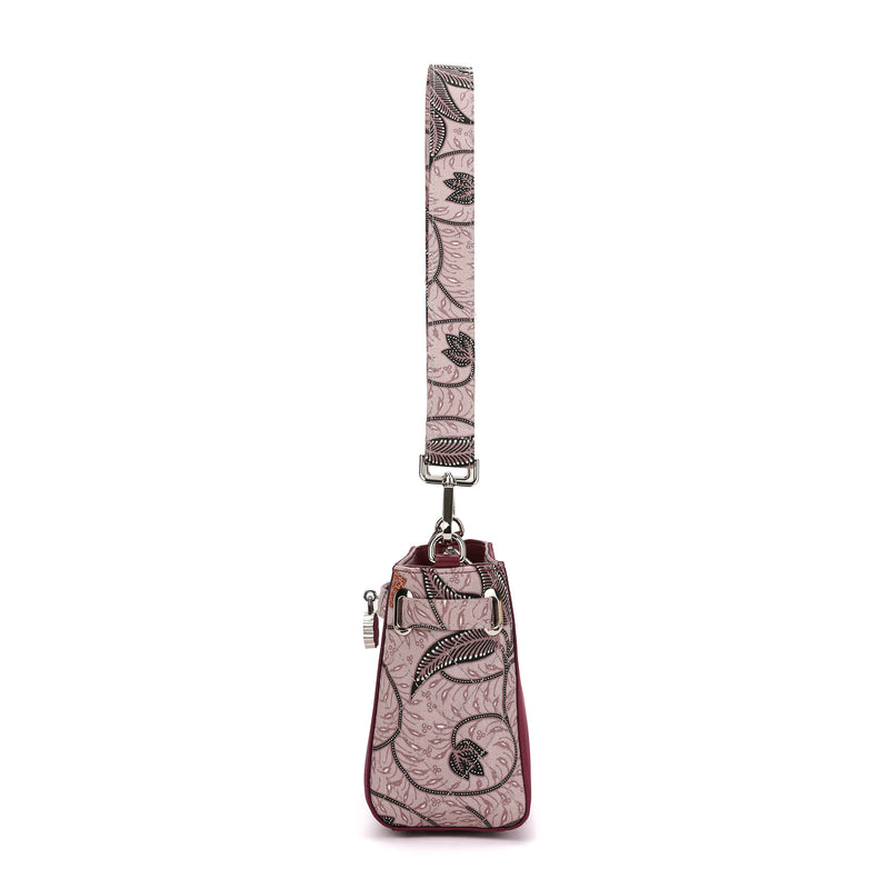 2216 - CLOSETFULLOFBAGS