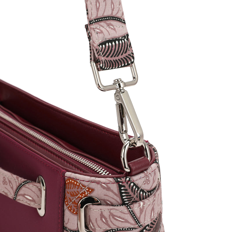 2216 - CLOSETFULLOFBAGS