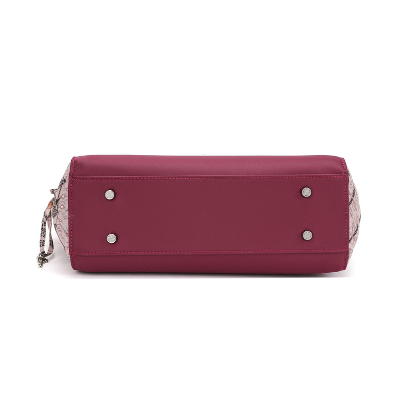 2216 - CLOSETFULLOFBAGS