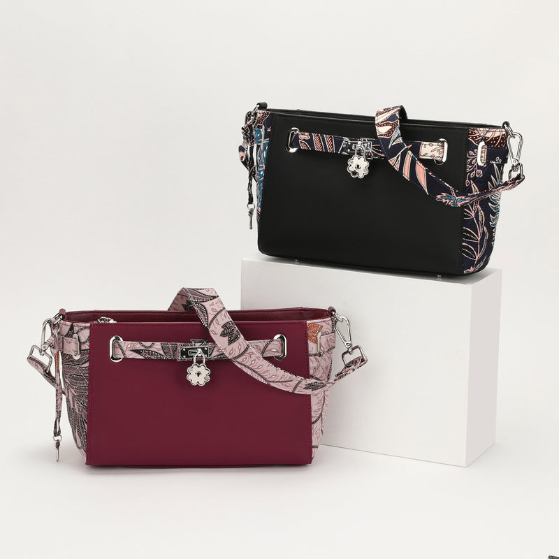 2216 - CLOSETFULLOFBAGS