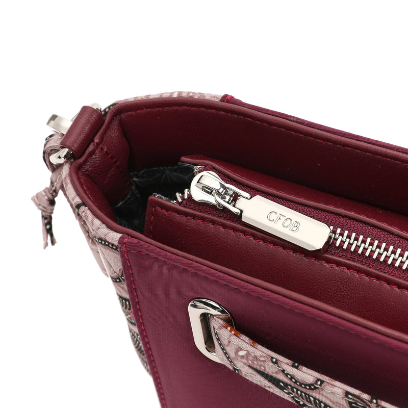 2216 - CLOSETFULLOFBAGS