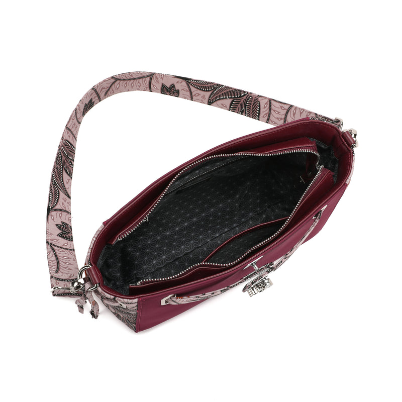 2216 - CLOSETFULLOFBAGS
