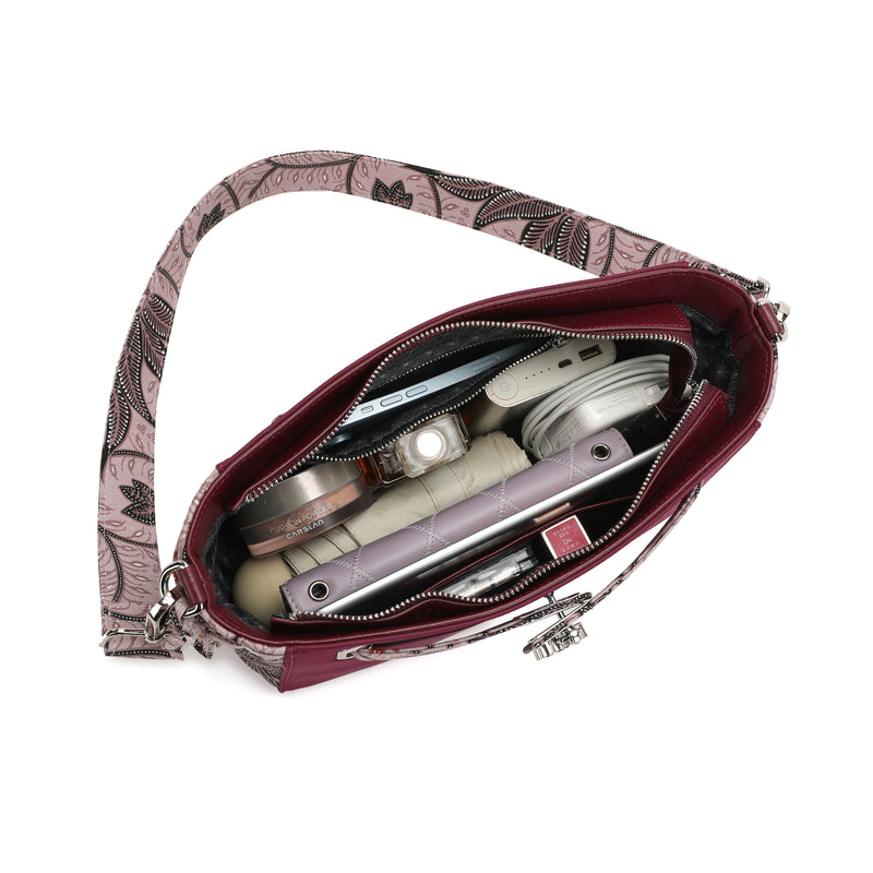 2216 - CLOSETFULLOFBAGS